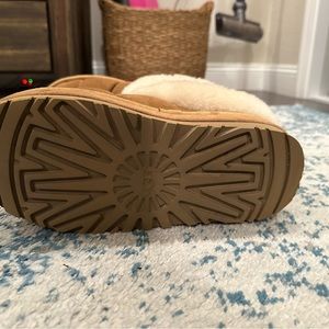 Uggs Size 8 Chestnut Platform slippers / boots.